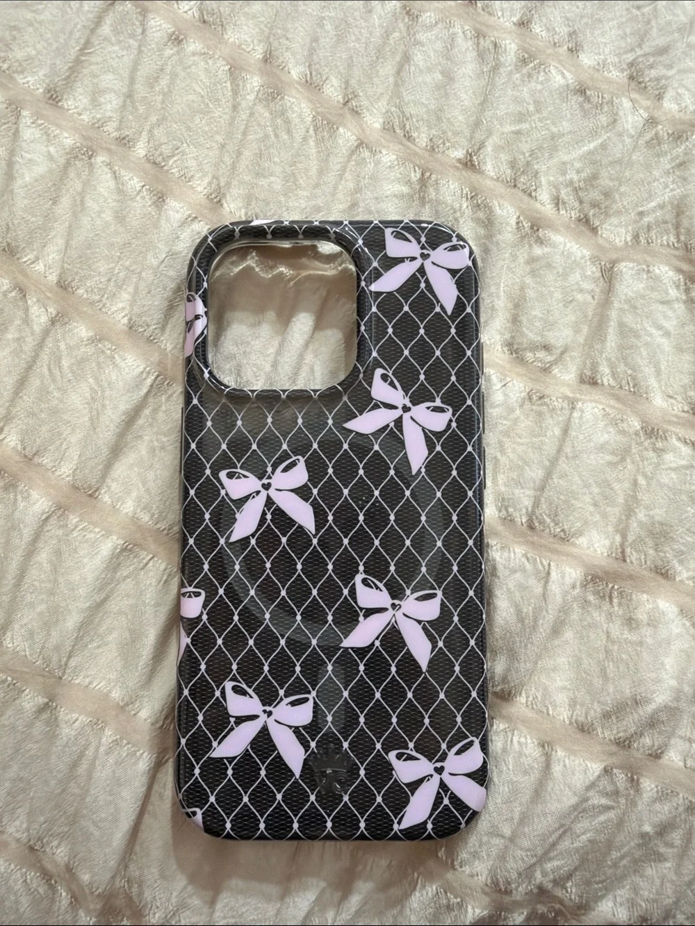 Velvet Caviar Black Phone Case with Pink Bow Pattern iPhone 16 pro